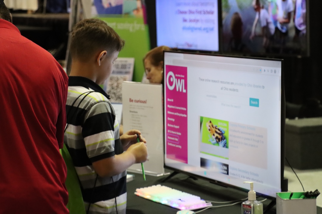 A person views a computer screen with the OWL website